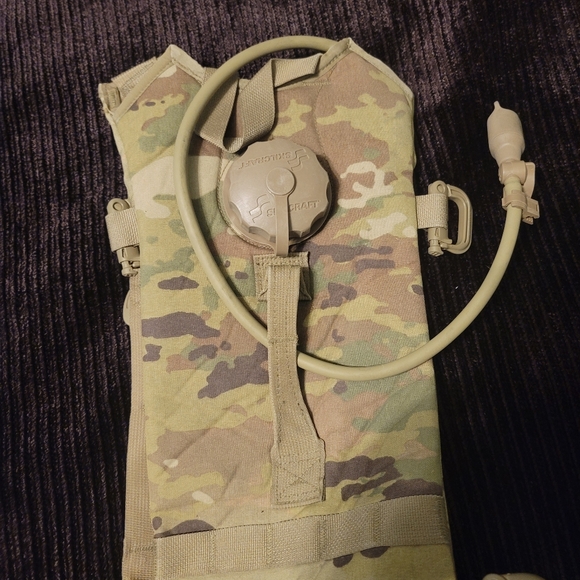 Authentic U.S. Army Molle II Hydration Carrier System - Picture 5 of 5